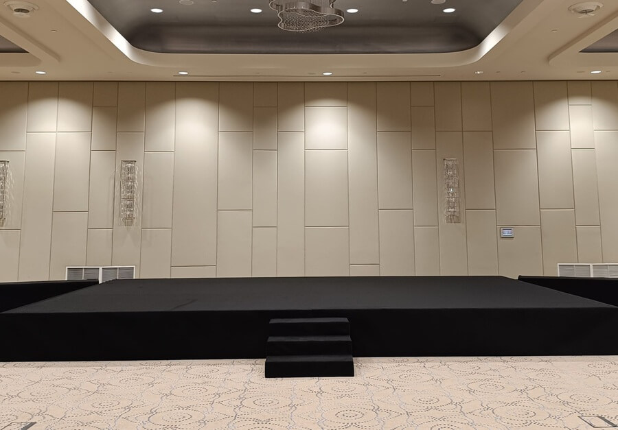 Czarna scena na wynajem w Krakowie